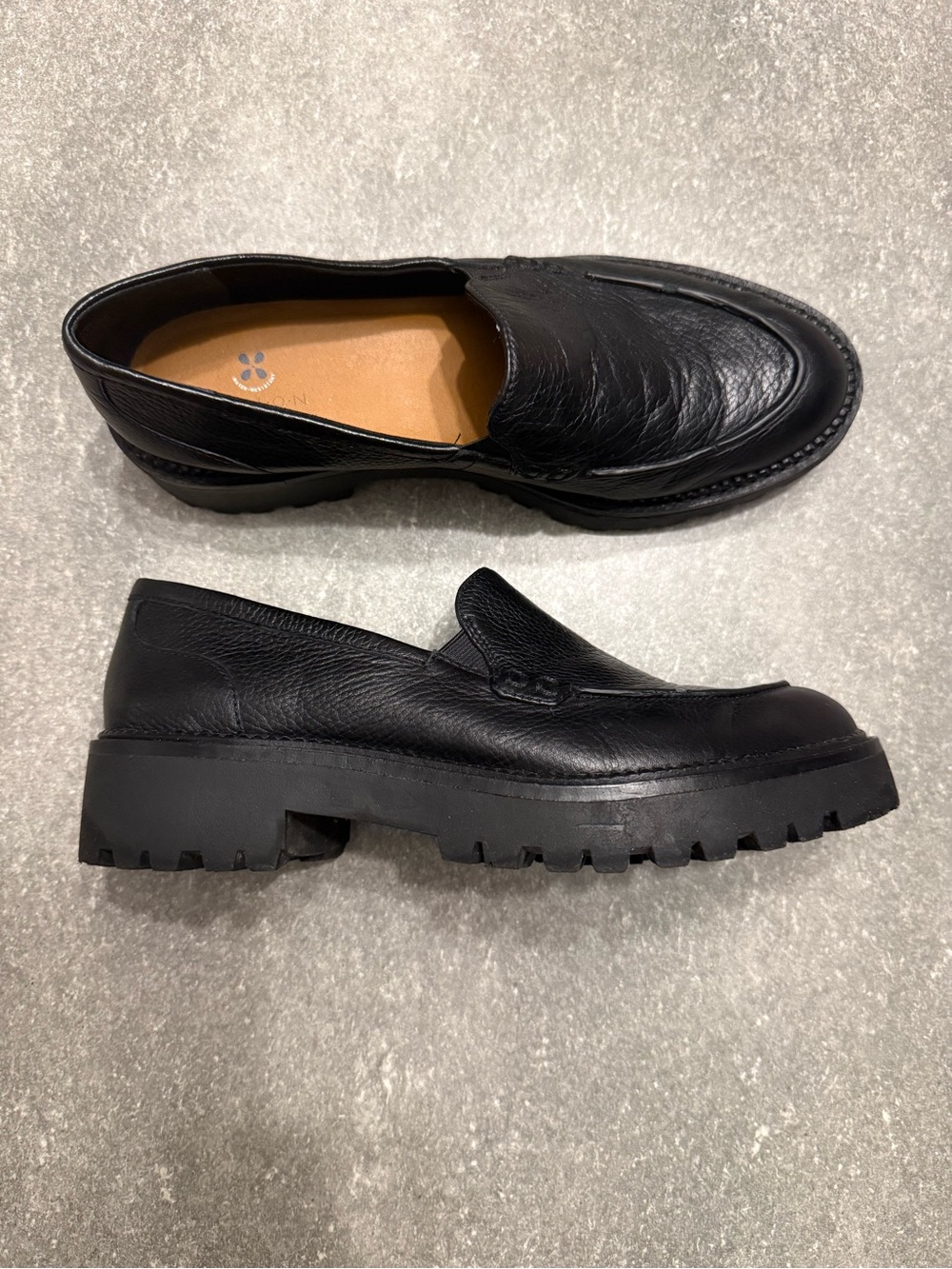 EUC Women’s Caslon Millany Textured Black Leather Loafers Size 8